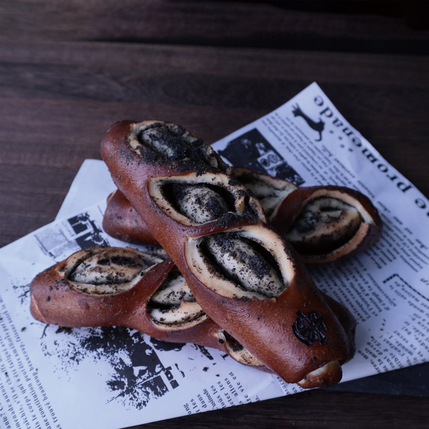 黑芝麻奶酥鹼水棒 Black Sesame Pretzel Stick