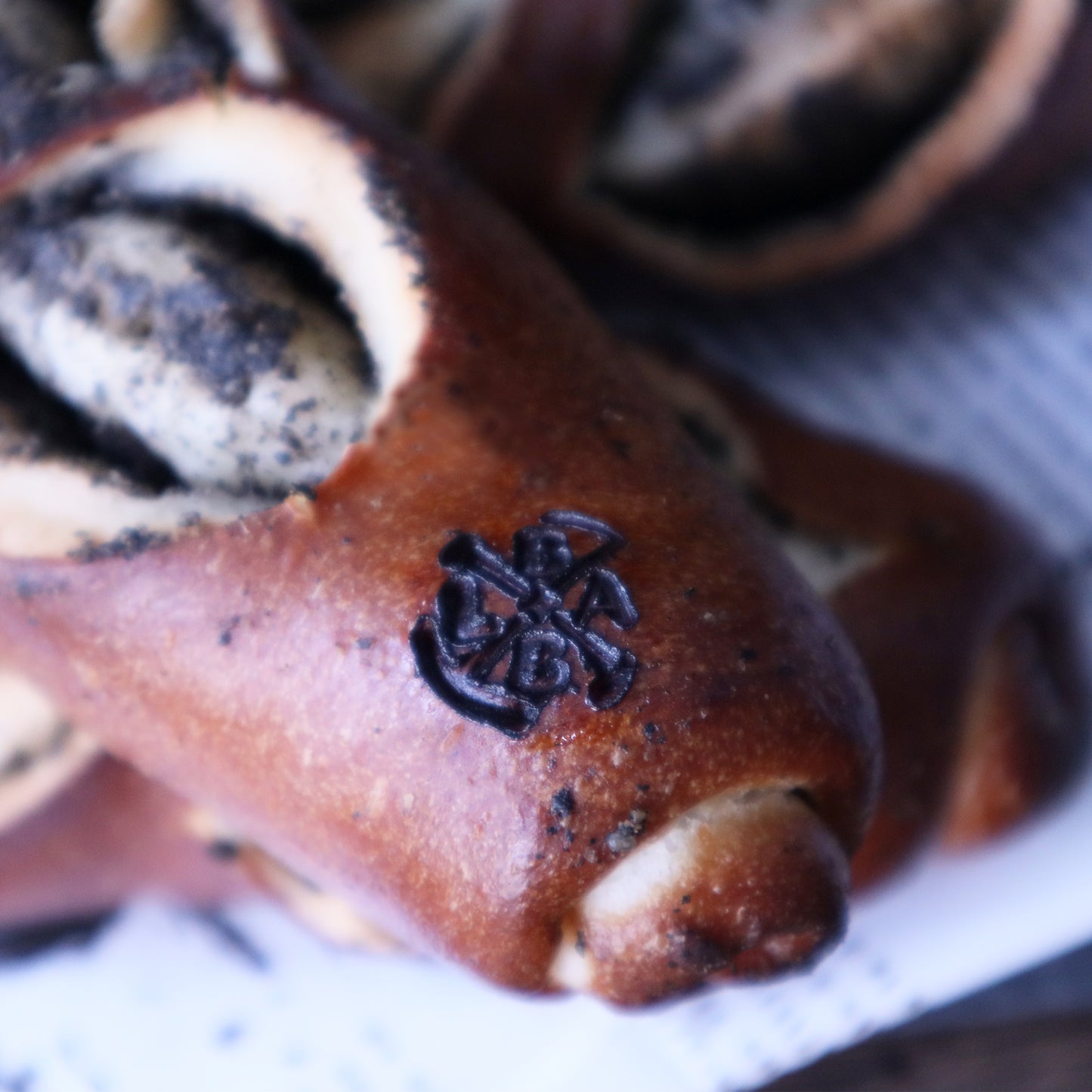 黑芝麻奶酥鹼水棒 Black Sesame Pretzel Stick